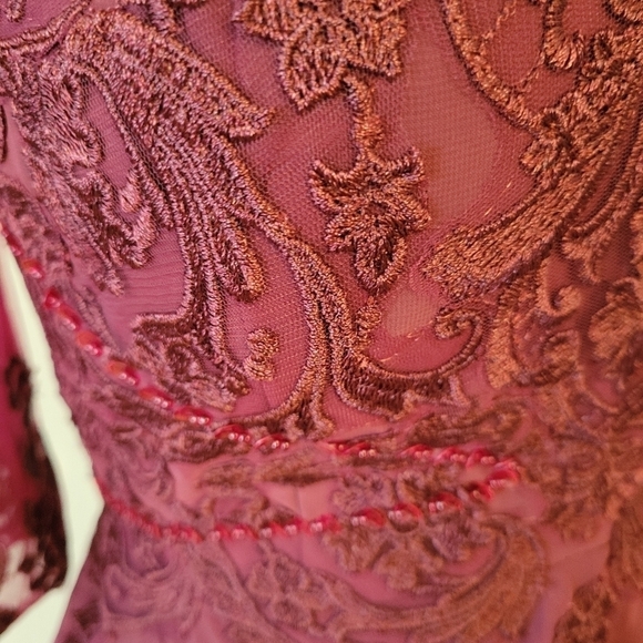 Custom Made Wine Colored Lace and Chiffon Dress Size 8 - Picture 6 of 7